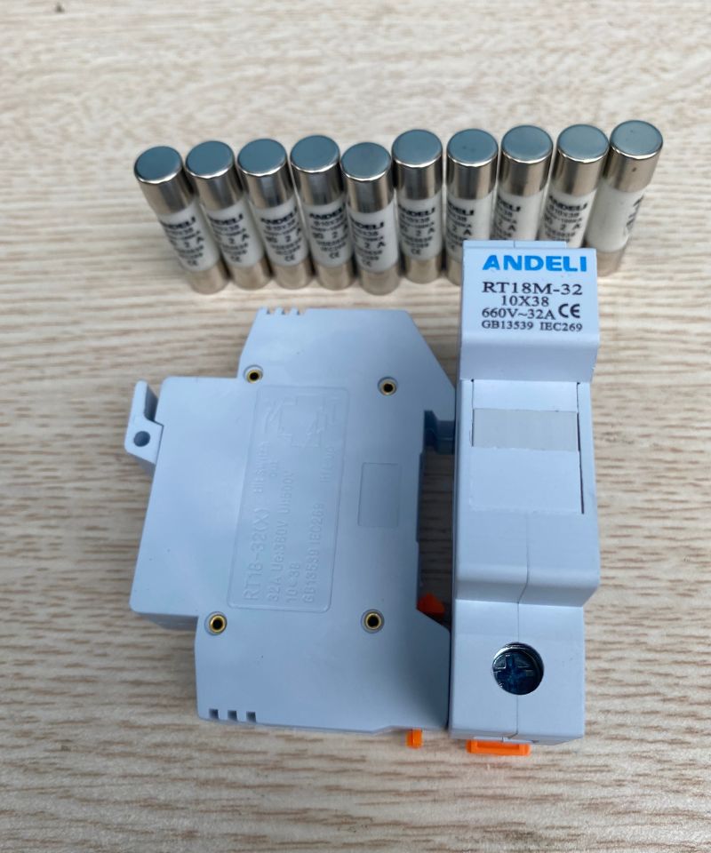 Cầu chì không đèn RT18M-32