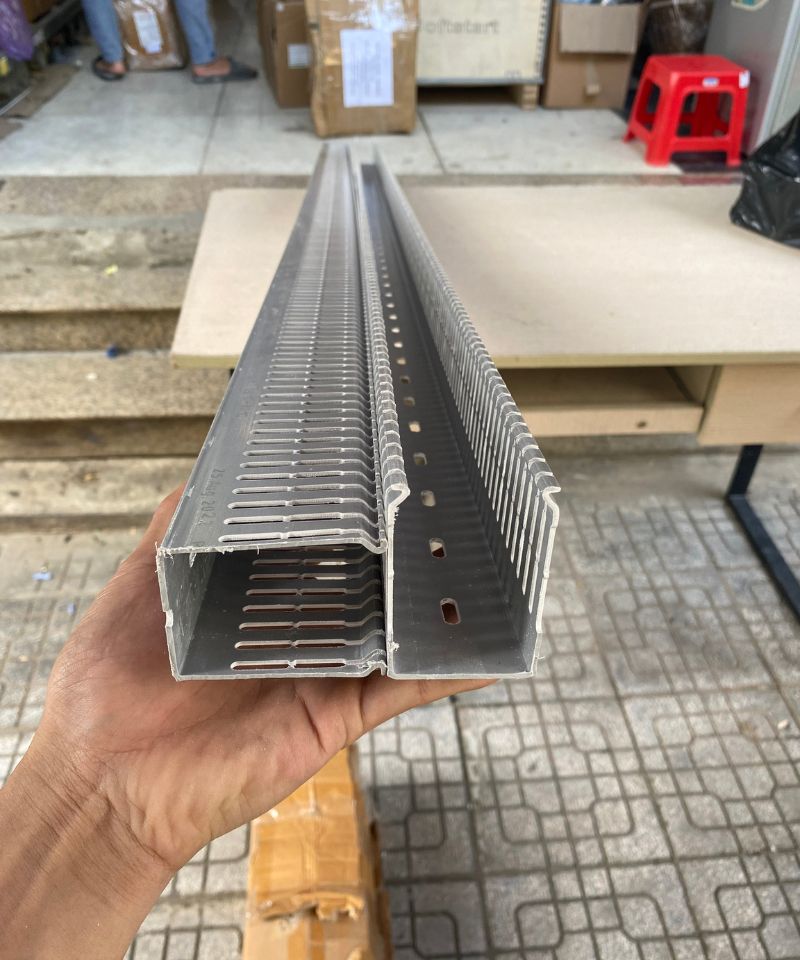 Máng nhựa đi dây điện 65×45